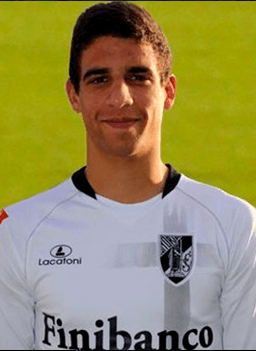 Vítor Bastos